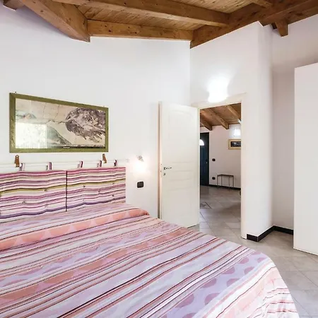 Hébergement de vacances Three-bedroom Holiday Velva -ge- With A Fireplace 03 *